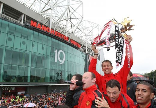Gafa lui Sergio Ramos i-a molipsit pe toti! Man United a fost la un pas sa scape trofeul sub rotile autocarului :)_6