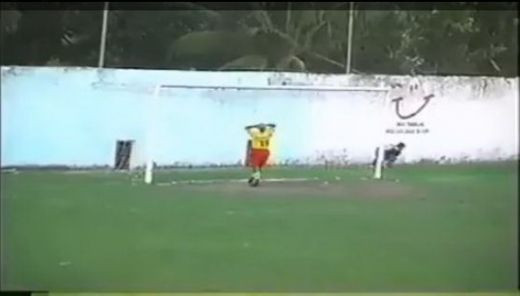 VIDEO INCREDIBIL! Asta e cea mai MARE RATARE din istoria fotbalului! :))