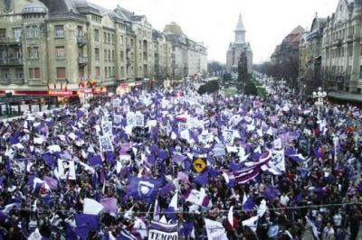 A fost nebunie pe strazile din Timisoara! Vezi cum 6.000 de fani si-au cerut dreptul de-a juca in prima liga: