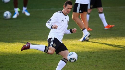 Germania e in fata celui mai dificil test: doua meciuri fara Klose, Ballack si Schweinsteiger! Ce solutii are Low: