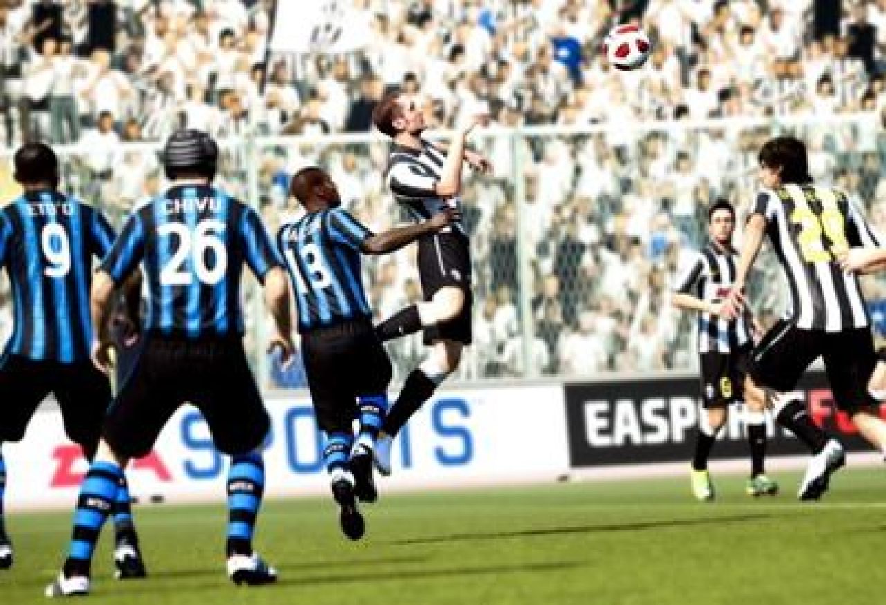 FOTO SENZATIE! Cum arata Chivu in FIFA 12 si NOILE posibilitati din timpul jocului:_5