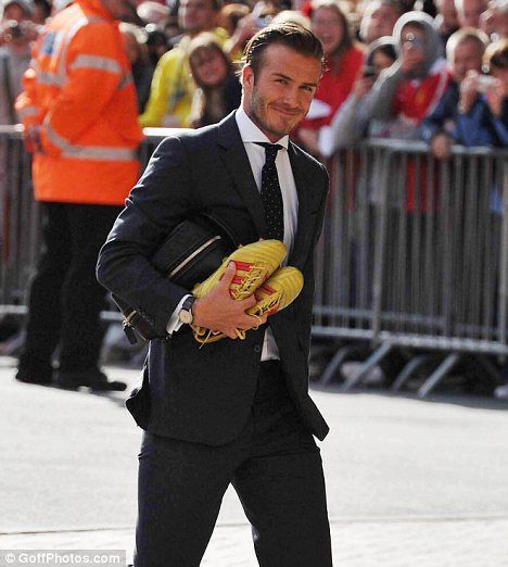 FOTO: Viata de familie a lui Beckham, mai importanta decat Barack Obama! Cum l-a dat pe spate Regina Elisabeta pe fotbalist:_1