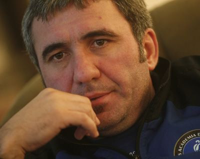 Hagi asteapta un semn de la Mircea Sandu pentru a prelua nationala: E simbolul Romaniei si merita s-o antreneze!