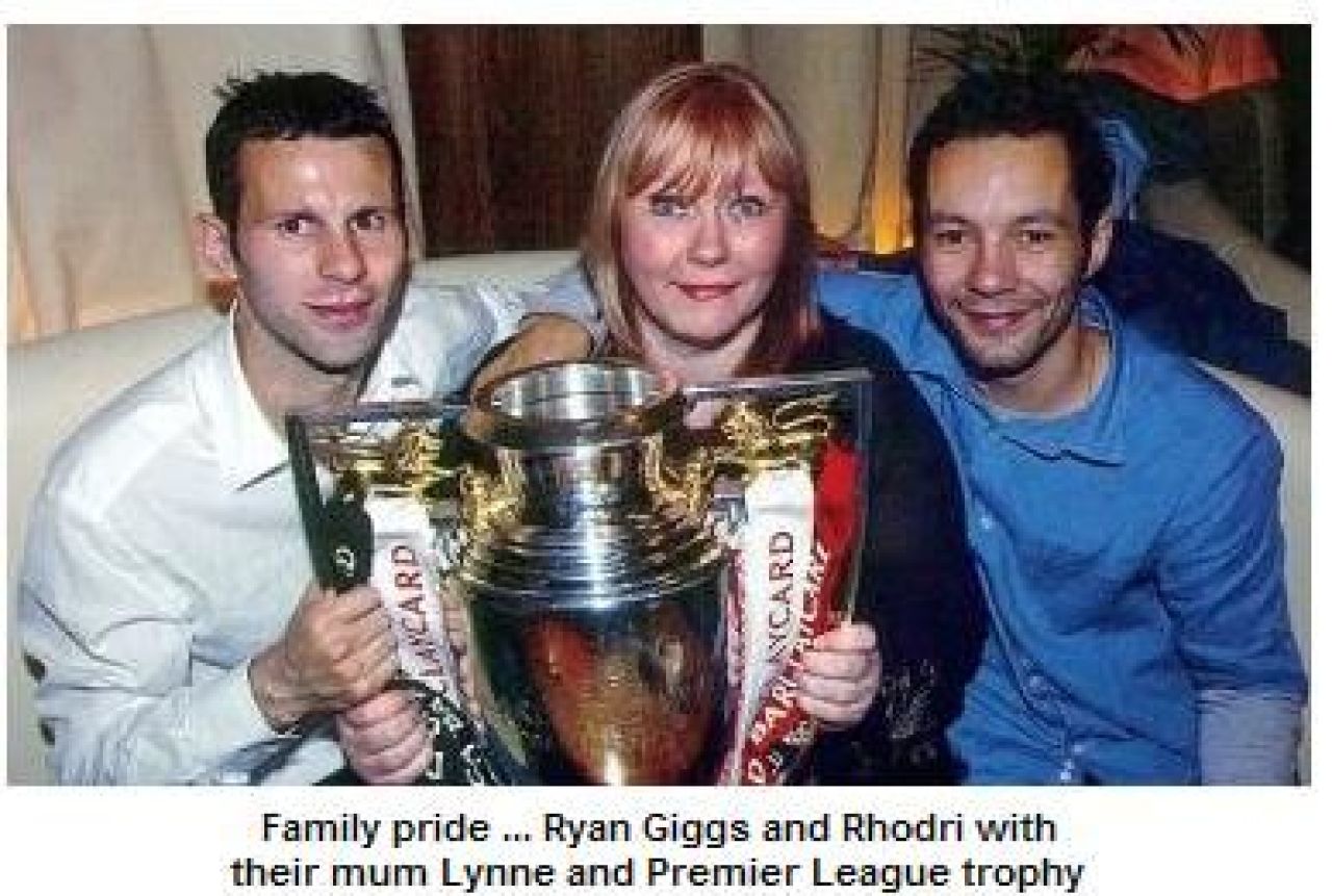 Legaturi bolnavicioase! Sotia l-a iertat pe Giggs! Citeste un dialog demn de Oscar intre Giggs, fratele lui si sotia jucatorului:_1