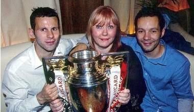 Legaturi bolnavicioase! Sotia l-a iertat pe Giggs! Citeste un dialog demn de Oscar intre Giggs, fratele lui si sotia jucatorului:_3