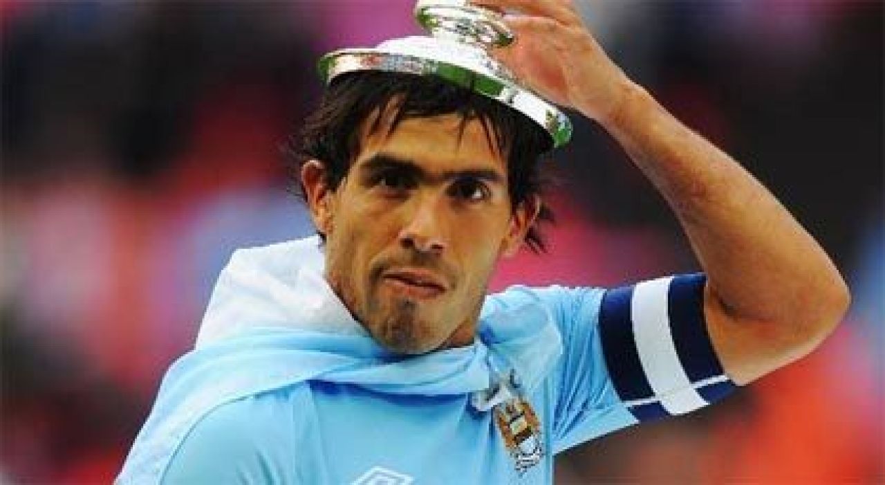 Tevez face piata cu translatorul dupa el: