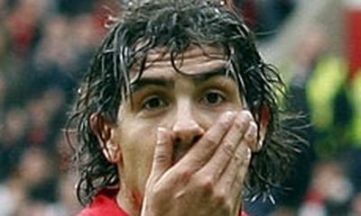 Tevez face piata cu translatorul dupa el: 