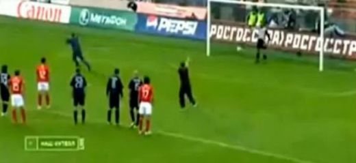 VIDEO: Are 130 de kg, a alergat pana cand i-au iesit ochii, dar a reusit sa marcheze golul vietii :))