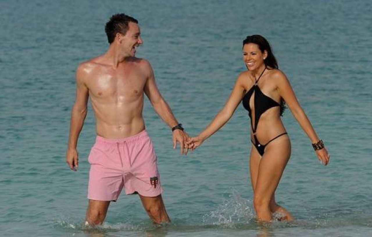 FOTO! John Terry ii da lectii lui Giggs! Asa s-a impacat cu sotia:_3