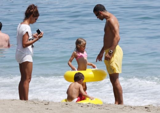 Implicat in cel mai BOLNAVICIOS scandal din Anglia - Giggs a plecat in vacanta cu familia! FOTO