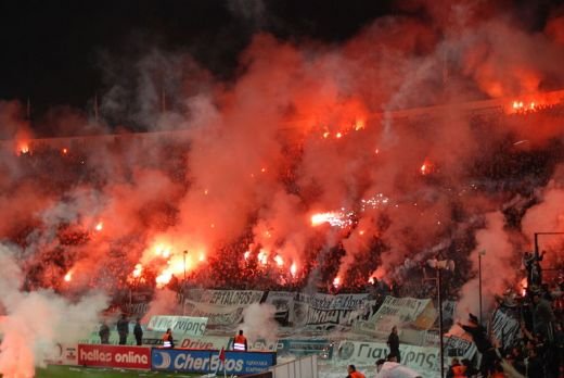 SUPER VIDEO: Boloni, in mijlocul unei galerii FENOMENALE! Vezi cum au cantat fanii non-stop la sarbatoarea de 80 de ani a clubului!
