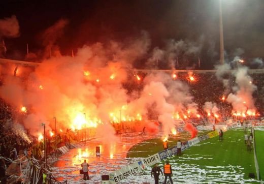 VIDEO Asta il asteapta pe Boloni la Salonic: stadion IN FLACARI la fiecare meci! Cum l-au convins cei mai tari fani din Europa sa nu vina la Steaua: