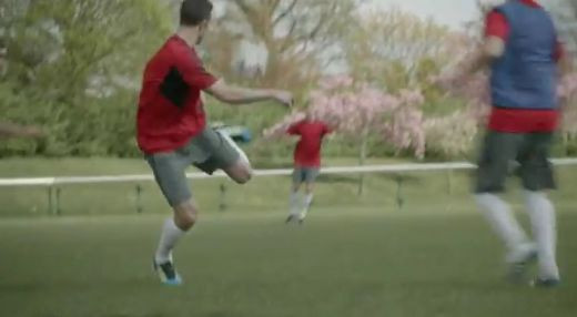 SUPER VIDEO! Van Persie e GENIAL! Vezi cum dribleaza alaturi de Kaka, Nani, Nasri si Berbatov in ultima lor reclama