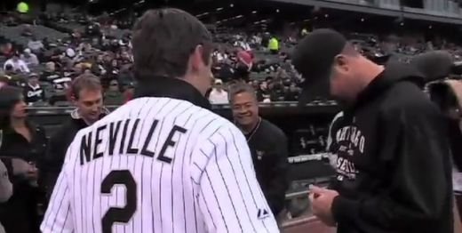 VIDEO! Gary Neville s-a facut de RAS in America! Cum a ras de el un stadion intreg