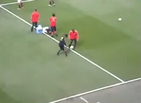 VIDEO SENZATIONAL! Cum si-a UMILIT Ronaldinho un coechipier! Presa araba: Vine in Emirate sa se bata cu Maradona si Olaroiu!