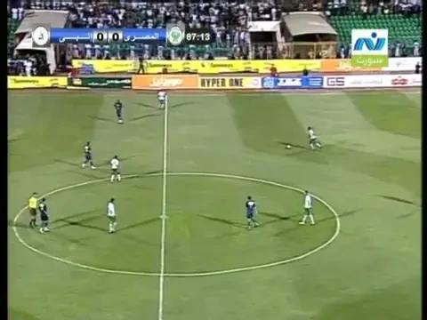 Cosmarul unui portar: a facut un stadion intreg sa rada in hohote! A fost prea sigur ca prinde mingea :)