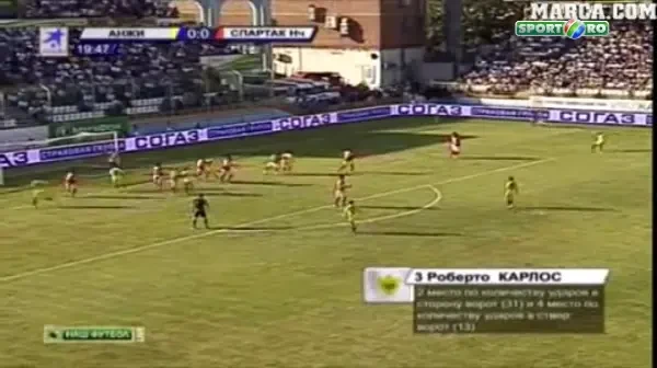 Roberto Carlos inCANTA la 38 de ani! Vezi cum le-a spart timpanele colegilor dupa supergolul din lovitura libera :)