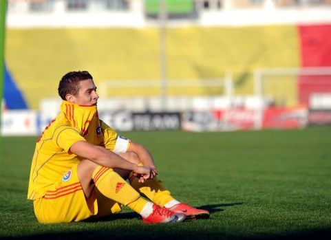Fotbalistii dau vina pe oboseala, Iovan se uita stramb la un jucator! Cine este vinovat pentru esec