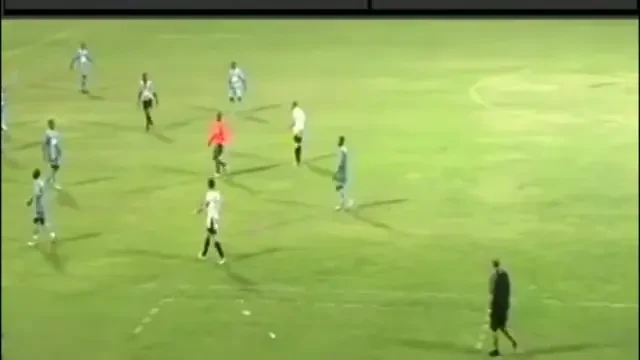 Golul unui portar a AMUTIT un stadion! Sut cu adresa de la o distanta IMPOSIBILA!