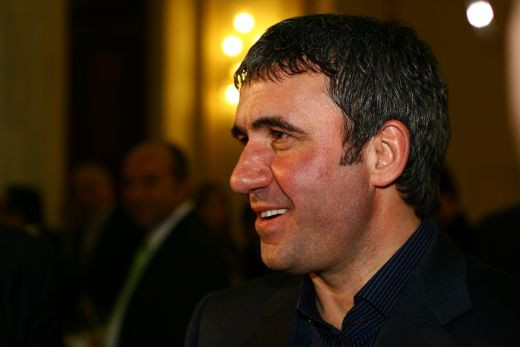 Victor Becali il ironizeaza pe Razvan Lucescu: "Hagi e un monument pentru toti romanii. Lucescu e o PASARICA"