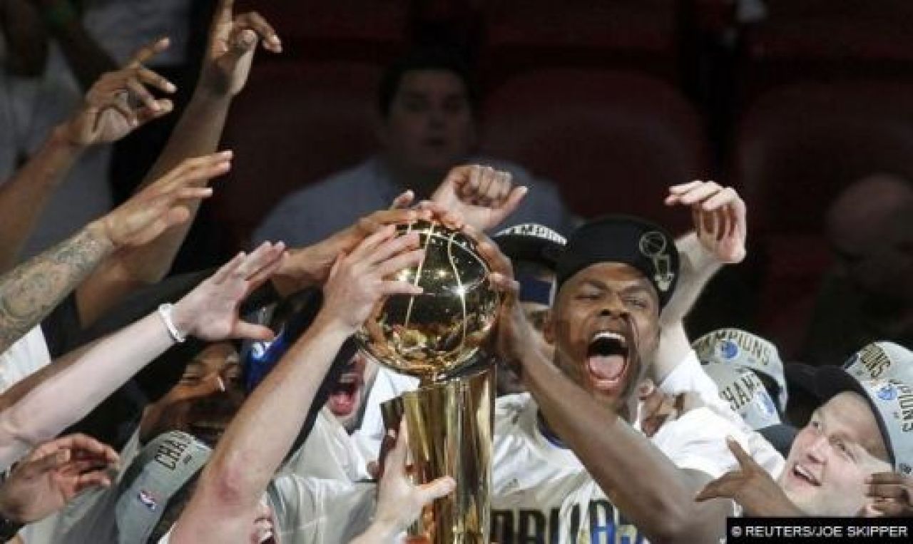 Dallas Mavericks a castigat primul titlu de campioana NBA din istorie! Ce nebunie a fost acolo! FOTO_2