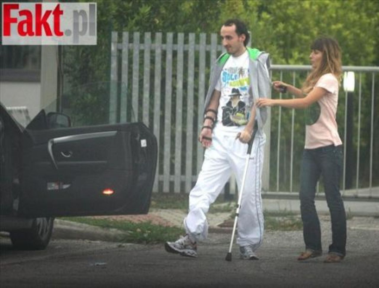 FOTO: A fost la un pas sa-si piarda mana si nimeni nu-i mai dadea vreo sansa! Primele fotografii cu polonezul Kubica dupa accidentul horror din februarie!_1