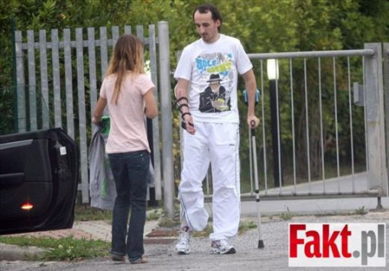 FOTO: A fost la un pas sa-si piarda mana si nimeni nu-i mai dadea vreo sansa! Primele fotografii cu polonezul Kubica dupa accidentul horror din februarie!_7
