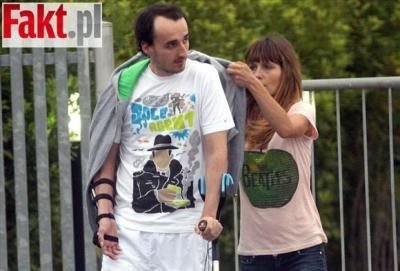 FOTO: A fost la un pas sa-si piarda mana si nimeni nu-i mai dadea vreo sansa! Primele fotografii cu polonezul Kubica dupa accidentul horror din februarie!_10