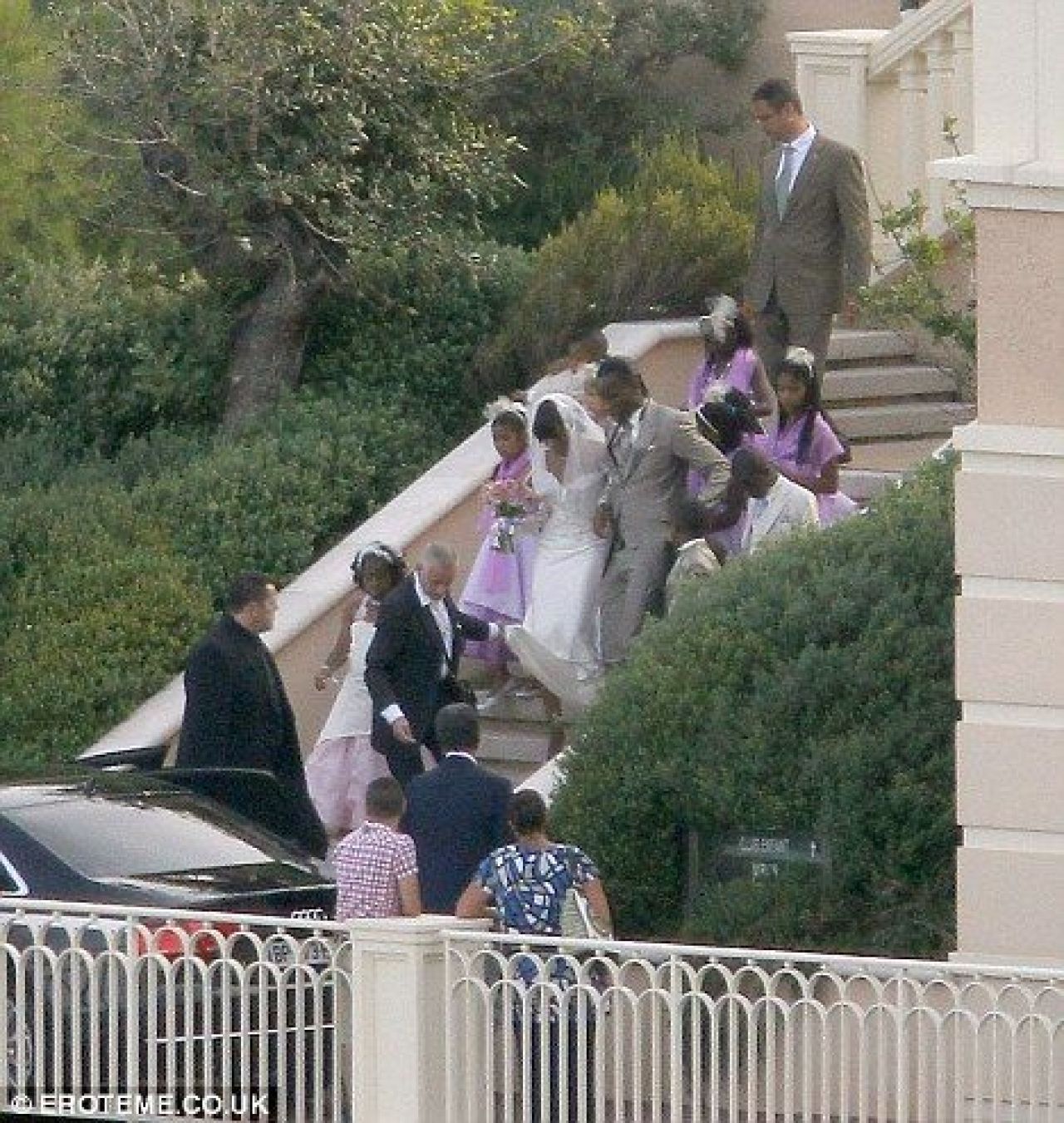 FOTO! Drogba s-a insurat cu dragostea vietii lui! Vezi cine au fost cavaleri de onoare:_3
