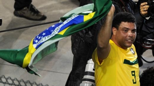 Ce fost jucator de la nationala il critica pe Mutu: As fi dat si bani ca sa joc la retragerea lui Ronaldo!