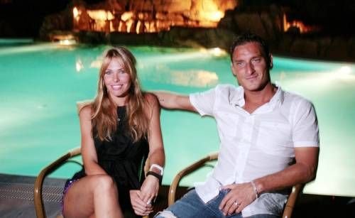 TOTI viseaza la ea, TOTTI o are! Cum a cucerit-o pe cea mai frumoasa prezentatoare din Italia!