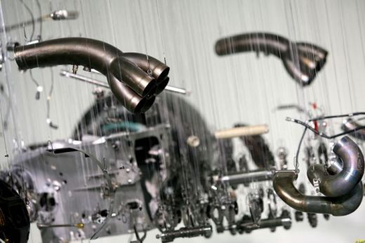 Imagini FABULOASE! Nu e nicio iluzie optica: O masina de Formula 1 s-a DEZINTEGRAT!