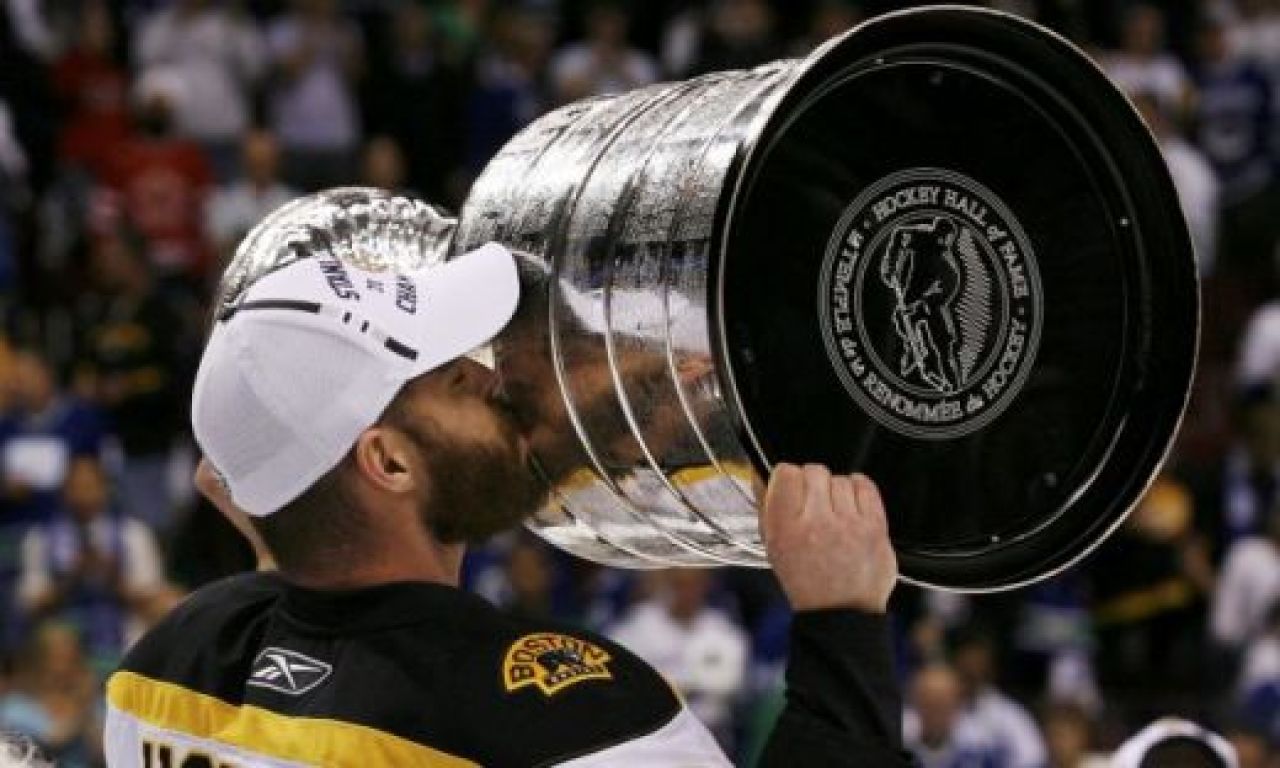 IMAGINI INCREDIBILE! Fanii au devastat strazile dupa ce au pierdut finala NHL! Nebunia dupa ce Boston a luat Stanley Cup!_4