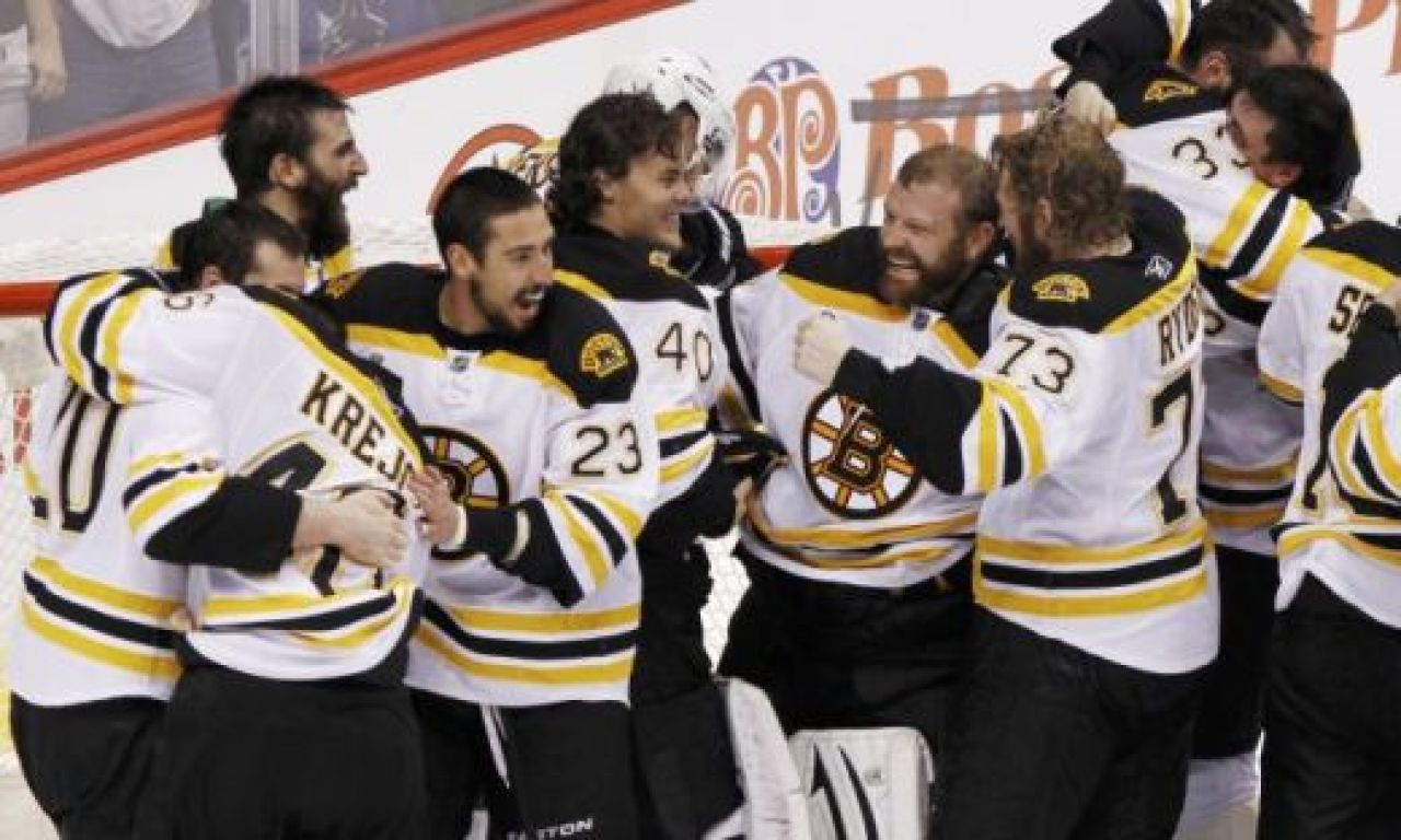IMAGINI INCREDIBILE! Fanii au devastat strazile dupa ce au pierdut finala NHL! Nebunia dupa ce Boston a luat Stanley Cup!_15