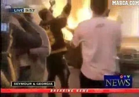 IMAGINI INCREDIBILE! Fanii au devastat strazile dupa ce au pierdut finala NHL! Nebunia dupa ce Boston a luat Stanley Cup!