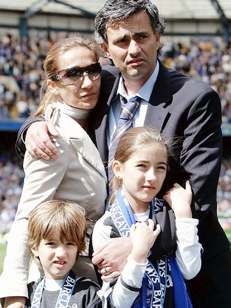 In sfarsit, recunoaste! Exista cineva mai bun, mai destept si mai frumos decat el! EA este The Special One:_2