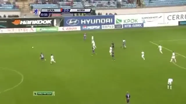 IMAGINI INCREDIBILE! Roberto Carlos si-a lovit violent un adversar cu COTUL in GAT! VIDEO