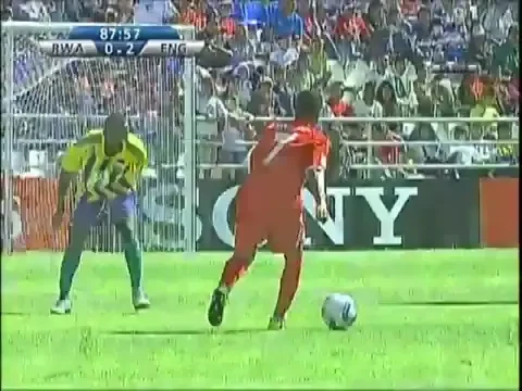 Are 16 ani si a inscris GOLUL care ii poate asigura debutul in Premier League, la Liverpool! Punct ochit, punct lovit!