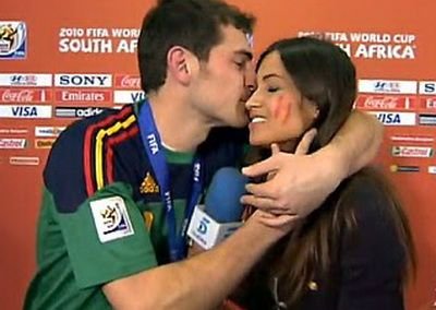 Love story cu Iker si Sara! Si Oscarul pentru cel mai frumos sarut merge la cei doi!