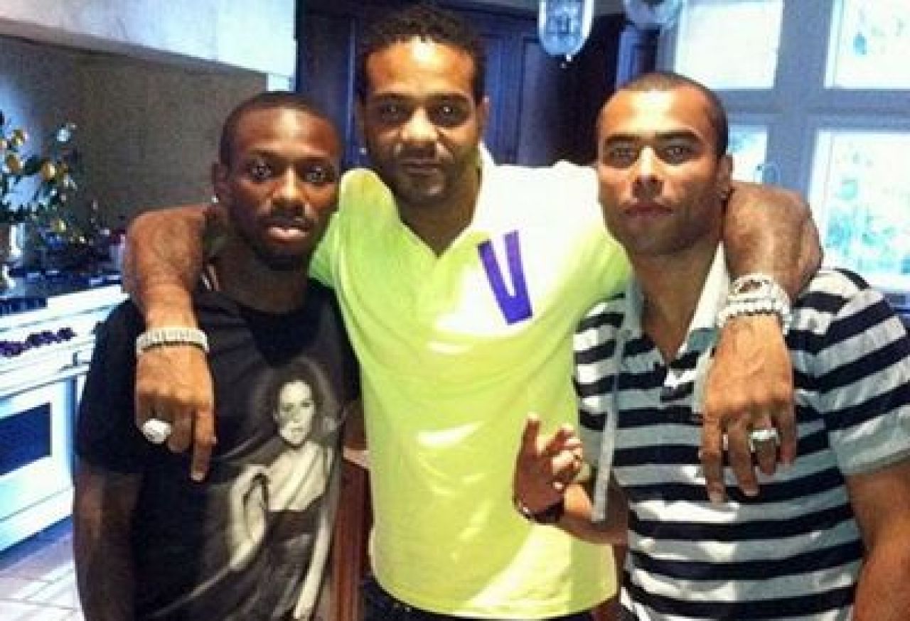 Ashley Cole e acuzat de vecini ca e un PORC! :) Vezi ce dezastru a facut la super-vila lui din LA_2