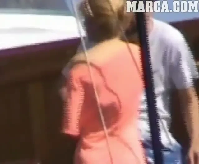 VIDEO / Scene fierbinti intre Pique si Shakira pe un yacht in Grecia!