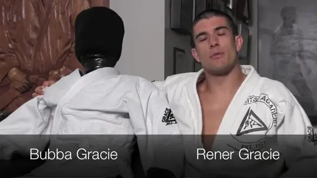 Cea mai tare FARSA&nbsp;in sala de arte martiale! Deghizat in manechin, un instructor sperie 20 de persoane!&nbsp;Vezi reactiile elevilor: