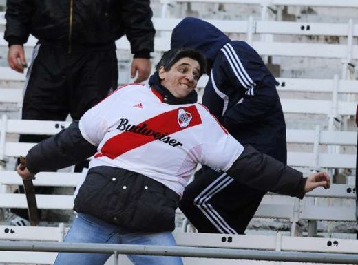 VIDEO HAOS la Buenos Aires! Fanii lui River au varsat SANGE pentru echipa lor! Cum a aratat cea mai NEAGRA zi din istoria celui mai tare club din Argentina!_2