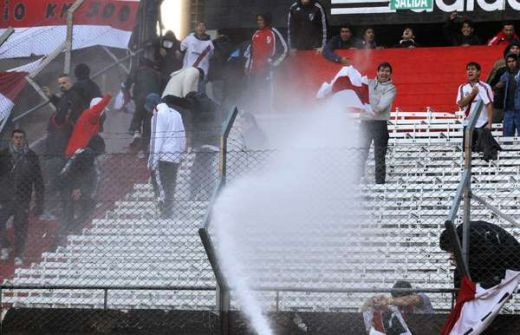 VIDEO HAOS la Buenos Aires! Fanii lui River au varsat SANGE pentru echipa lor! Cum a aratat cea mai NEAGRA zi din istoria celui mai tare club din Argentina!_4