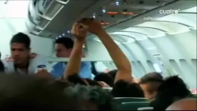 VIDEO! Pustii Spaniei au facut SHOW in avion cu iubitele dupa ce au luat Euro! Vezi ce iubite SEXY au!