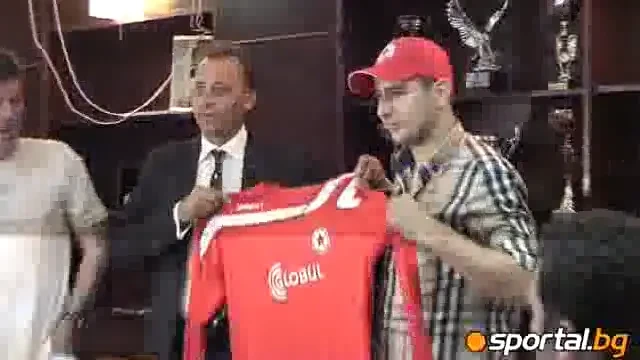 VIDEO! Zicu a fost prezentat la Steaua Bulgariei! Vezi ce show a facut translatorul Florentin Petre!