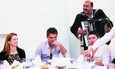Vin Dieci di Mutu , muzica lautareasca si salam de mistret! Cu ce s-a INDOPAT Mutu la Busteni: