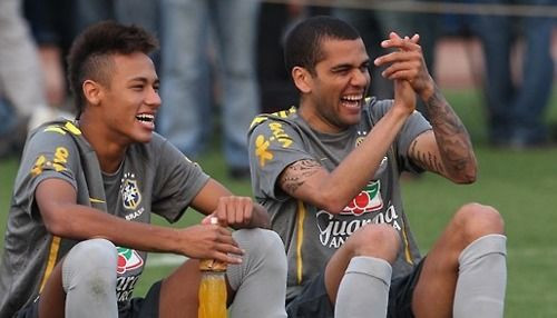 Neymar L-A SOCAT pe Dani Alves! NU vrea sub nicio forma sa joace la Barca! Care e alegerea super-atacantului!