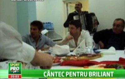 VIDEO! Petrecere cu lautari, pastrama de urs si salam de mistert pentru Mutu! Cum a fost tratat starul nationalei la Busteni!