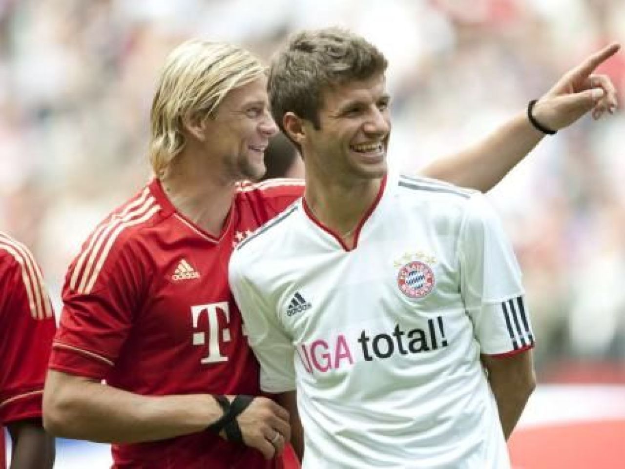 SUPER FOTO! 30.000 de oameni au venit sa vada NOUL Bayern! Neuer, prezentat oficial!_12
